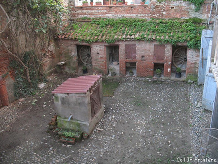 La cour et son puit